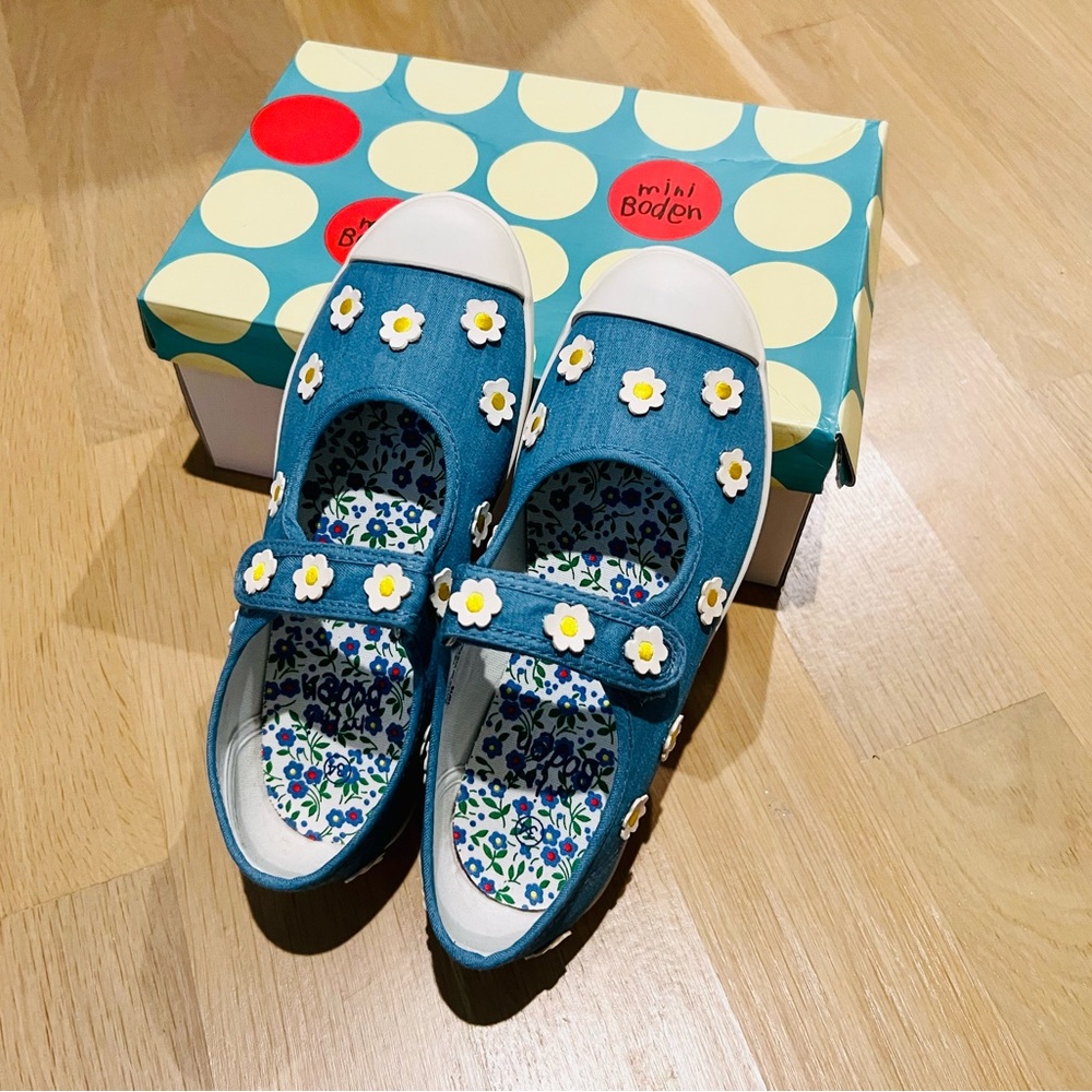 NEW Mini Boden Girls Flower Mary Jane Flats/Sneakers 34/2.5-3